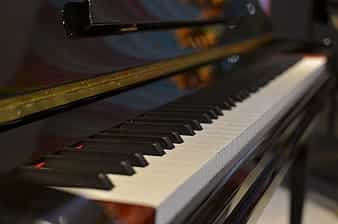 black-and-white-upright-piano-thumbnail (1)